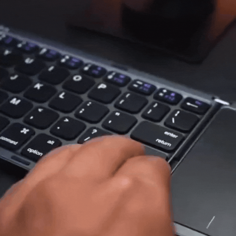 Teclado Bluetooth portátil
Teclado con touchpad integrado
Teclado compatible con Android, iOS y Windows
Teclado inalámbrico compacto
Teclado para tablet y smartphone
Teclado de viaje con touchpad
Teclado plegable Bluetooth
Teclado recargable de larga duración